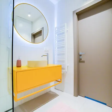 Bohema With Balcony Near Metro Varsovia