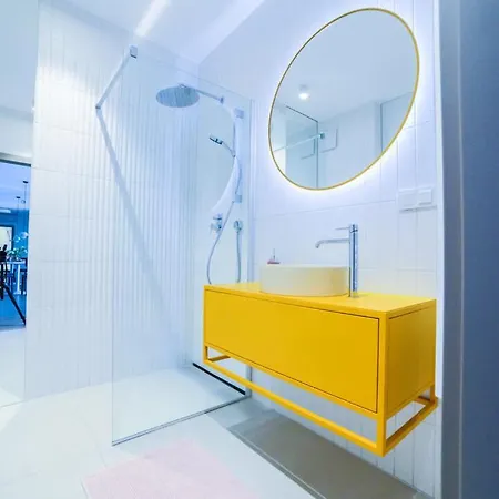 Daire Bohema With Balcony Near Metro