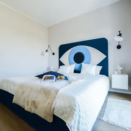 Daire Bohema With Balcony Near Metro